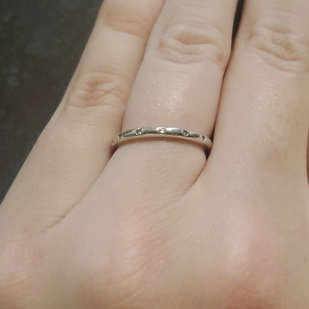Pandora silver ring with cubic zirconia stones